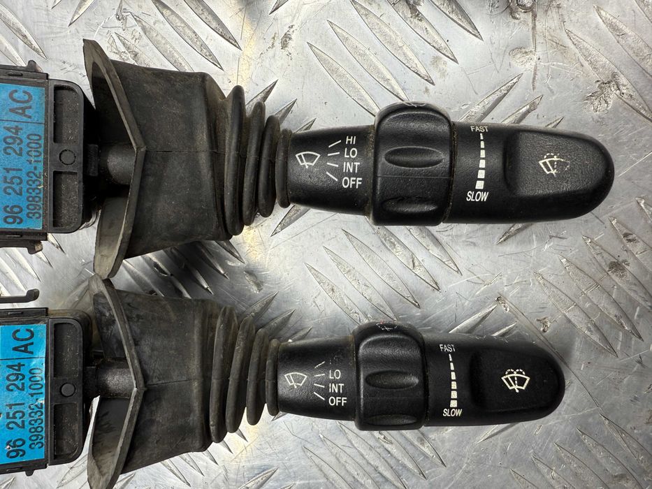 Переключатель подрулевой правый Daewoo nubira 1  универсал 96251294
