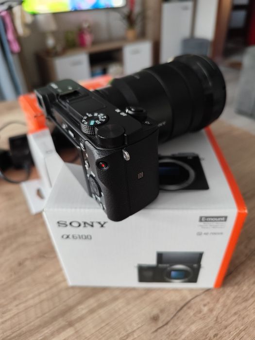 Sprzedam aparat Sony 6100