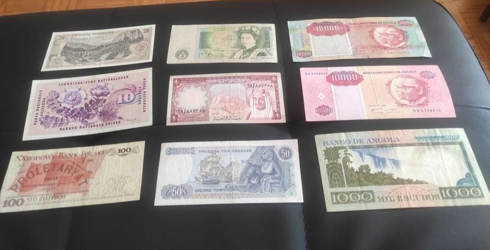 Vendo coleção de notas de vários países bem conservadas