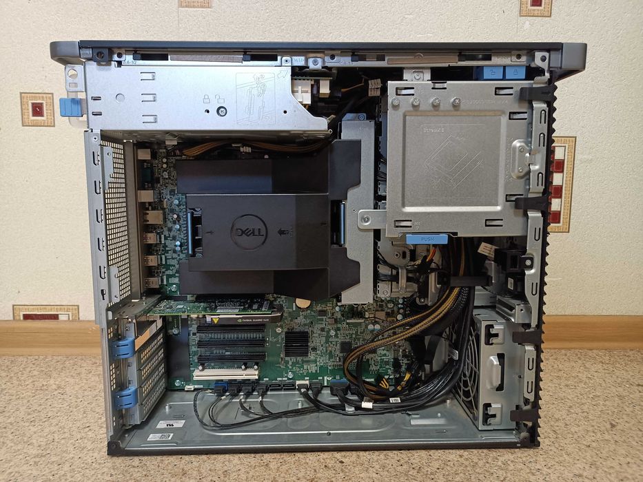 Продам Dell Precision Tower 5820 W-2145/безRAM/безSSD/безВідео