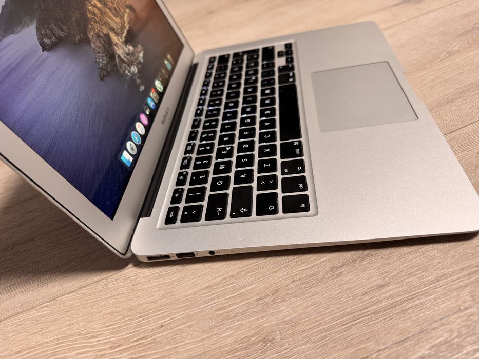 Macbook Air 13 intel core i7 ( 13 inch, mid 2012) 250 gb