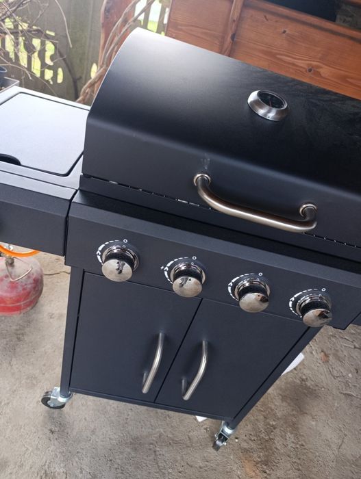 Sprzedam Grill gazowy czteropalnikowy