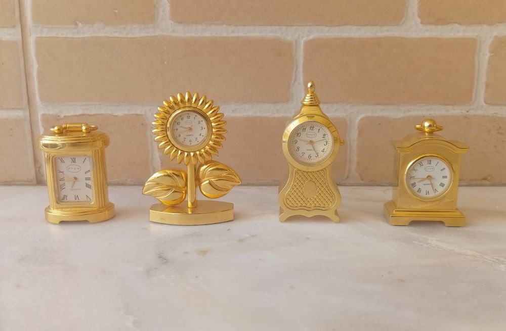 Conjunto de 8 relógios + vitrine
