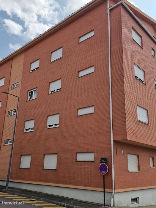 Apartamento T4 R/c para venda em Macedo de Cavaleiros