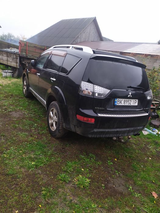 автомобіль Mitsubishi Outlander