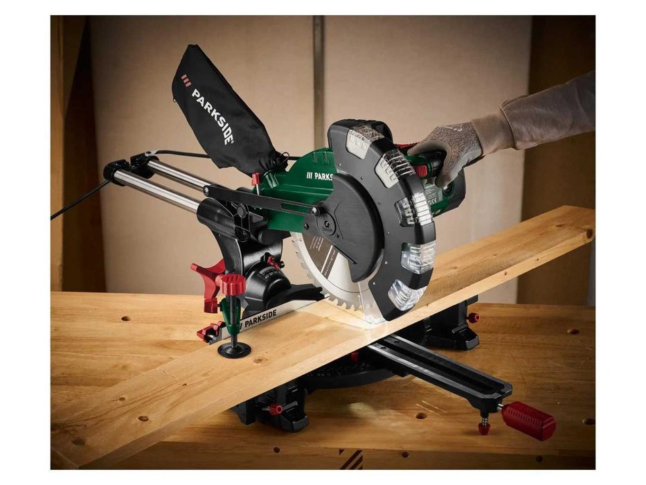 Pilarka piła ukosowa z posuwem Parkside PZKS 2000W 254 A1 Ukośnica