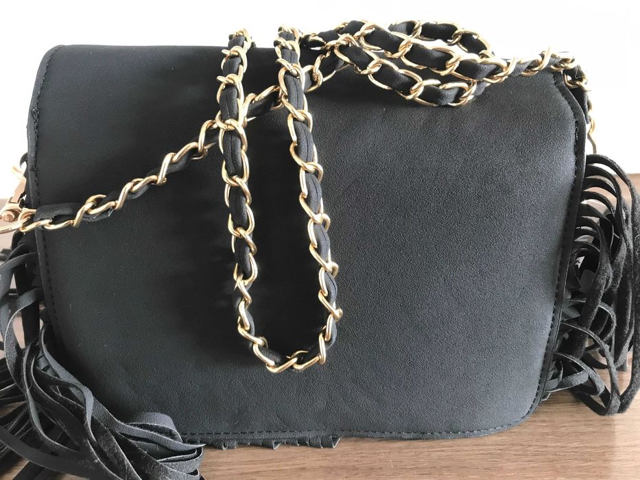 Nowa torebka z frędzlami Bruno Rossi na łańcuszku