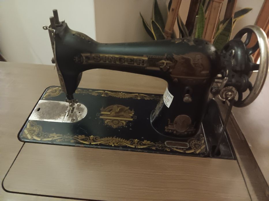 Máquina de costura singer antiga