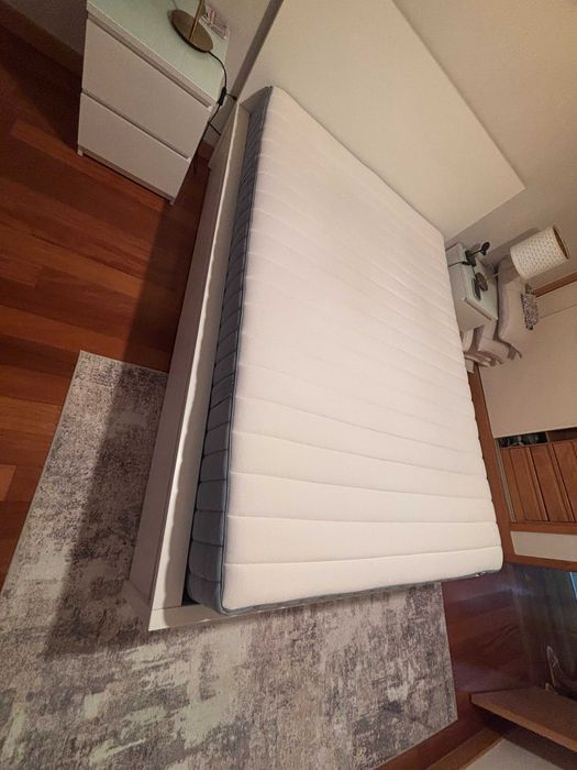 Quarto de casal completo igual a novo.