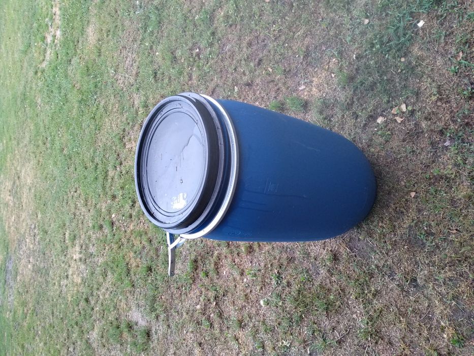 Beczki plastikowe 200l