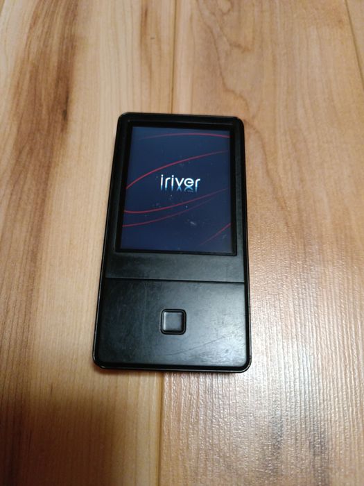 iRIVER E100, 8 ГБ + microSD.