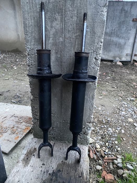 Амртизатор передній Volkswagen Passat B5+ Пассат Б5 Пассат