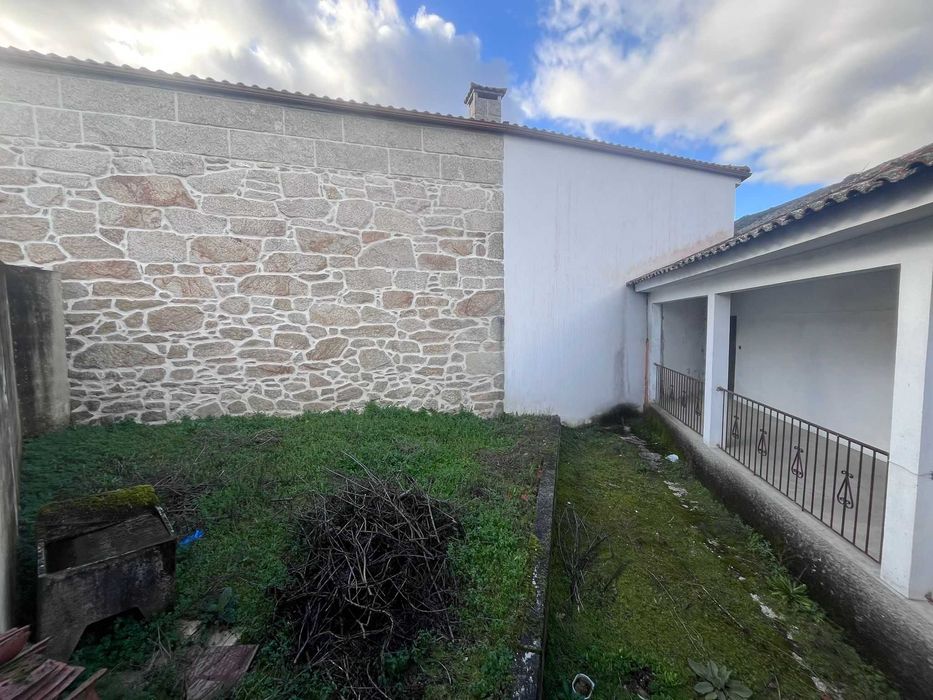 Moradia para restauro - Boticas