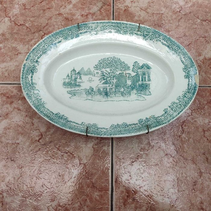 Pratos antigos da Real Fábrica de Sacavém