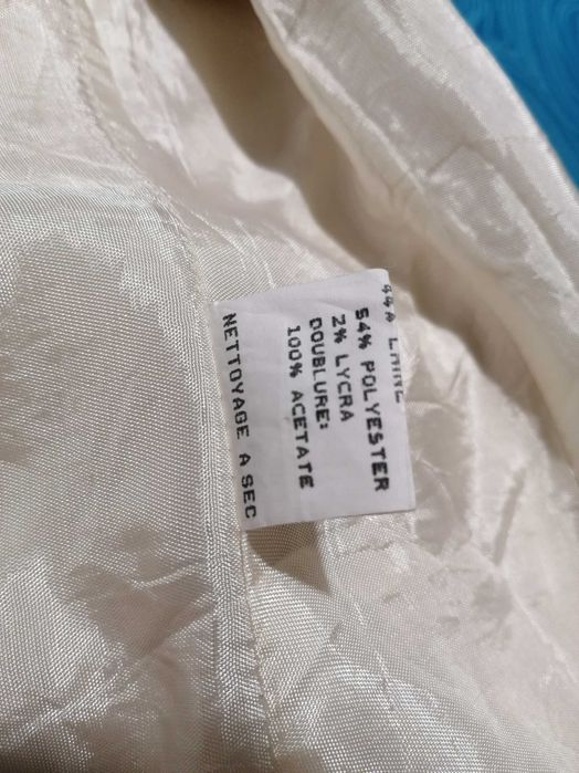 Casaco branco pérola, cintado, modelo francês, tamanho 44