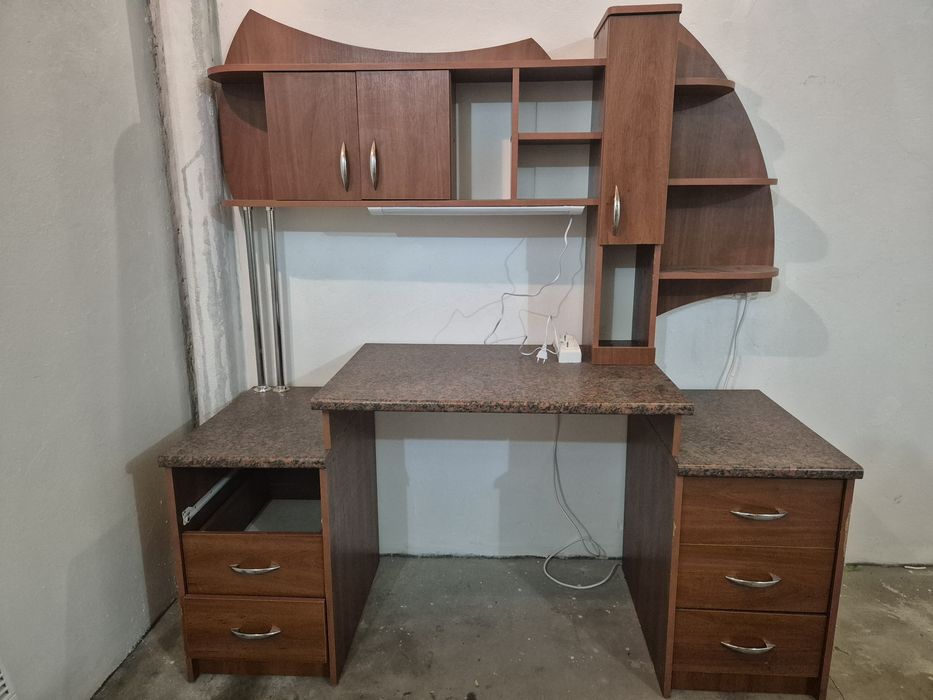 Продам  парта дитяча  або стіл компютерний