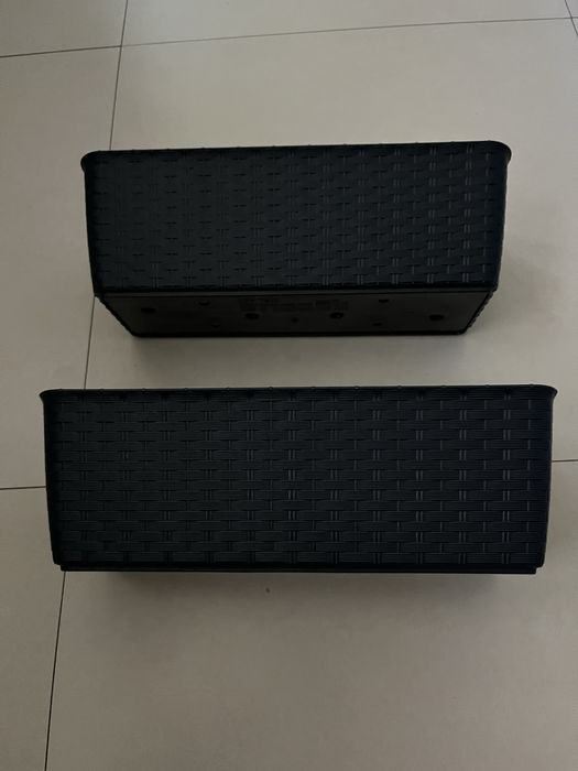 Nowoczesna konewka z odczepianym sitkiem 4,8 L + dwie doniczki