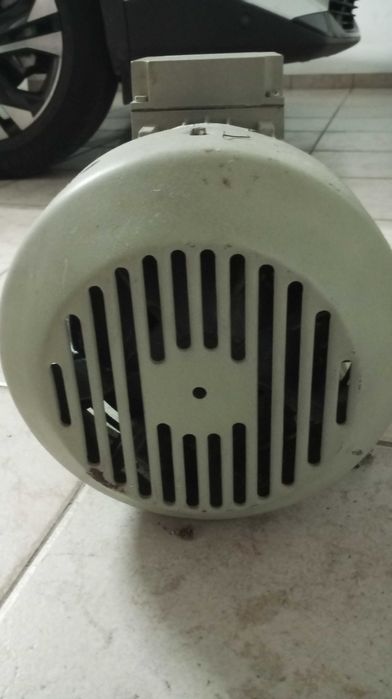 Motor trifásico Siemens 7,5cv nunca usado