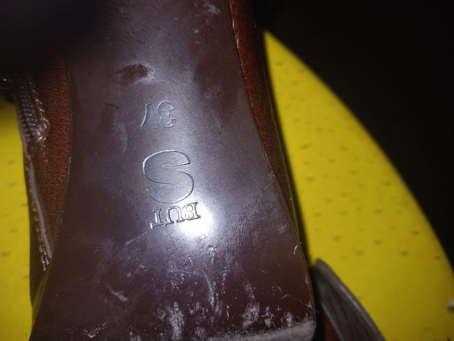 Piękne buty kozaki na obcasie i koturnie