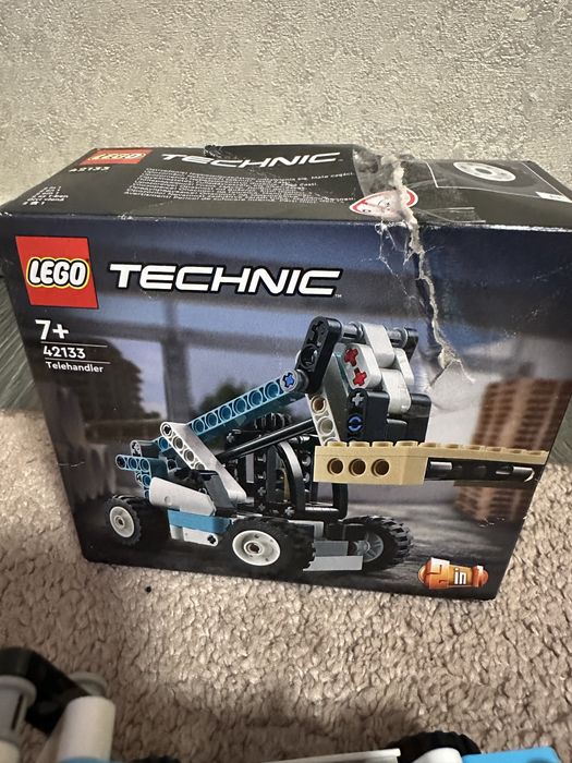 Конструктор LEGO Technic Телескопічний навантажувач 163 деталі