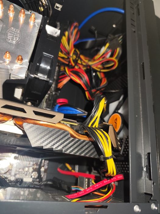 Komputer i7 9700 Radeon rx580 8 GB RAM 16 GB DDR4 Dysk 512GB SSD