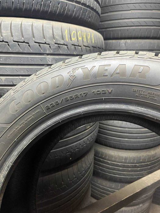235/55 R17 Goodyear пара зима