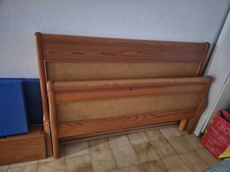 Mobília de quarto madeira maciça