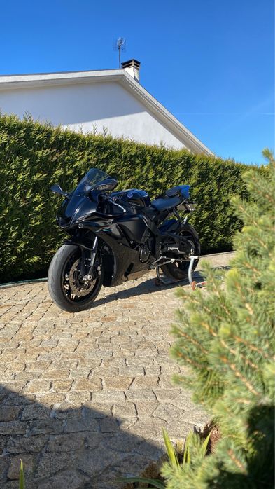 Yamaha R1 2023.
