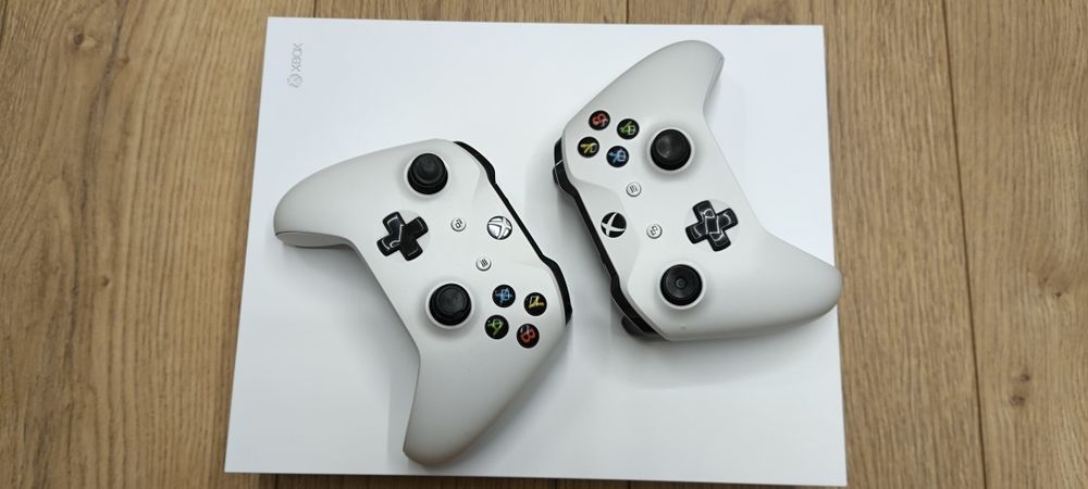 XBOX ONE X 1TB Robot White Special Edition z sleevem