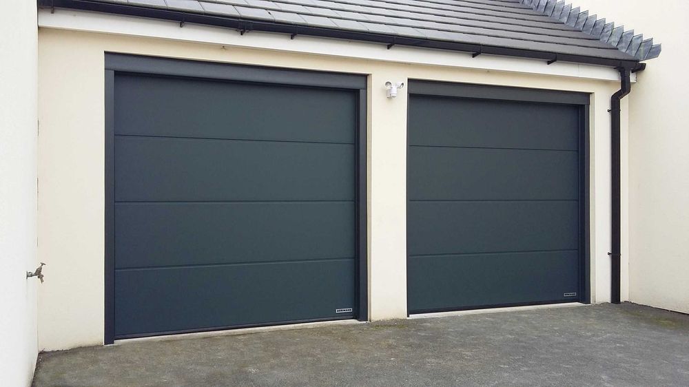Секційні гаражні ворота нові б/у промислові і побутові ворота в гараж