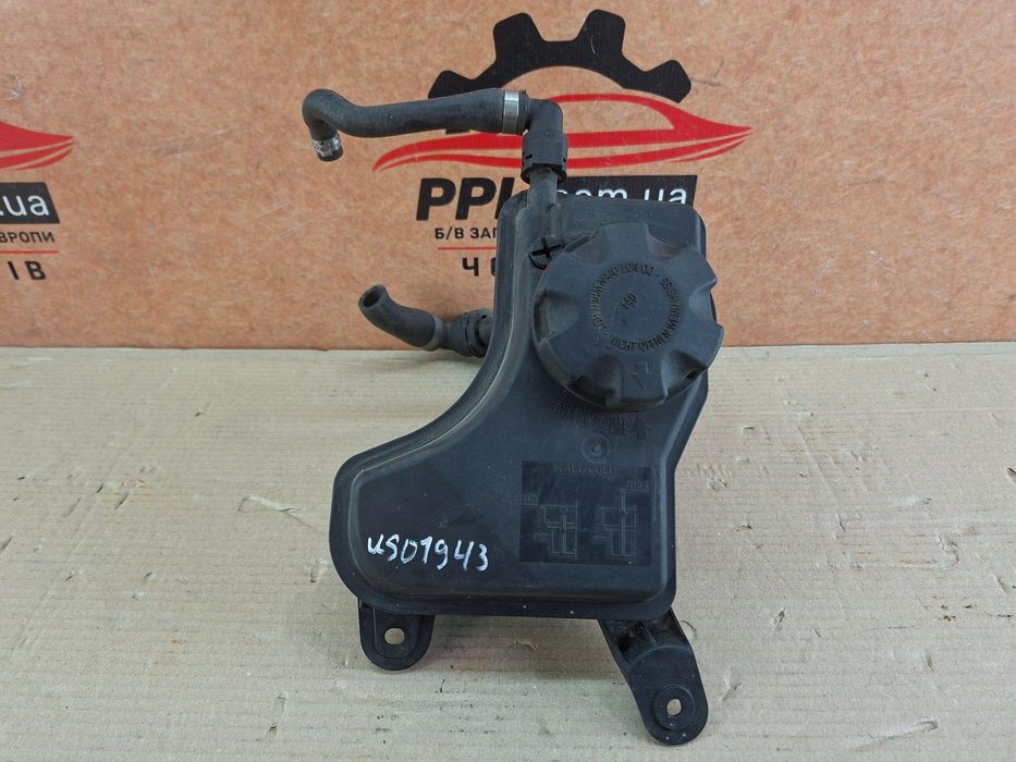 BMW 3 E90 E91 04-11 бачок расширительный 17137810592 / 7810592