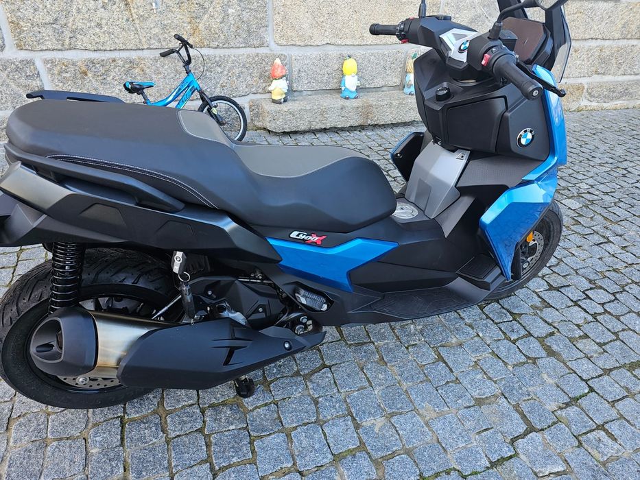 Vendo mota bmw c 400 x  em muito bom estado