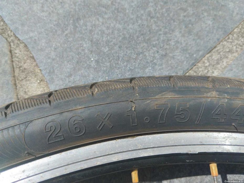 2 pneus+câmaras ar 26x1.75 com 95% piso, quase novos