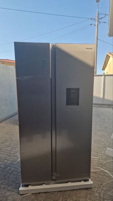 Frigorífico Americano Hisense RS711N4WCE Novo