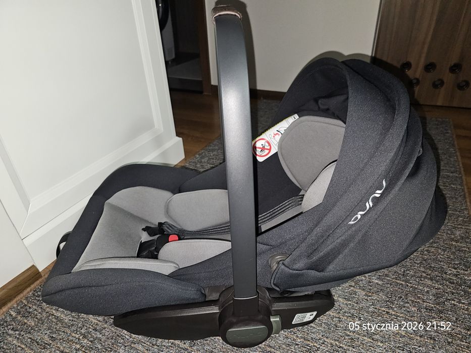 Fotelik samochodowy / nosidełko Nuna Arra Next (40-85 cm) z bazą