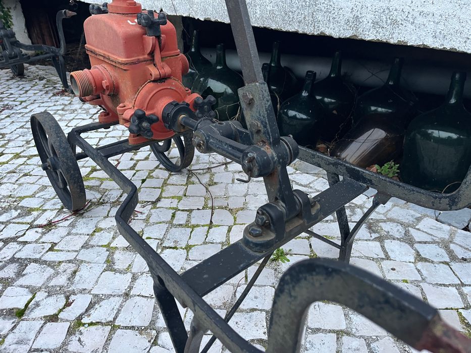 Bomba de Água/Vinho Antiga / Vintage