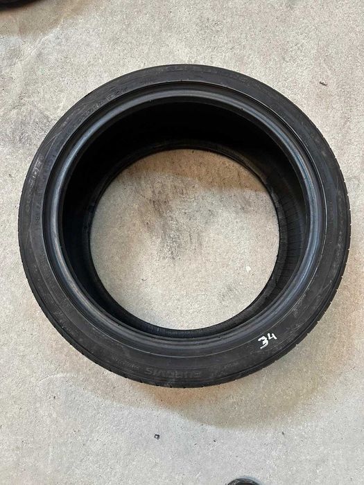 34 - Pneu roadstone 235/40 r 18