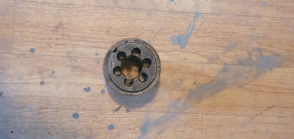 Продам слесареый инструмент