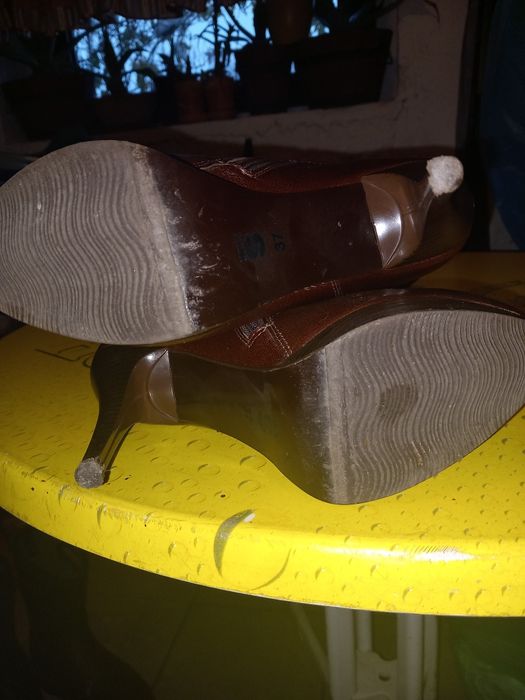 Piękne buty kozaki na obcasie i koturnie