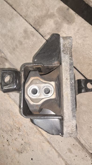 Подушка акпп хондай соната LPI