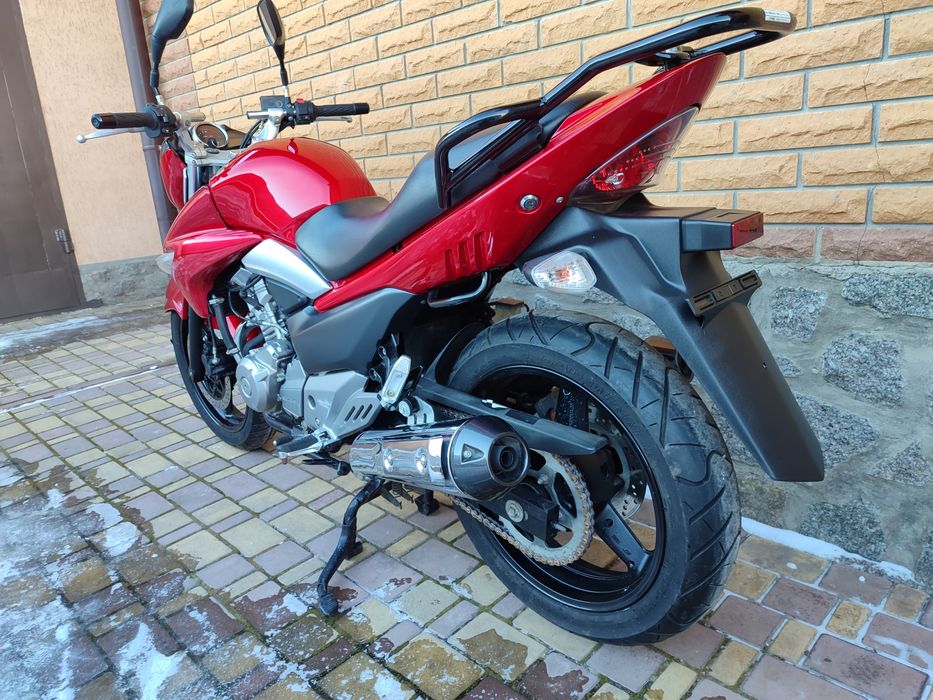 Suzuki GSR250.  2014