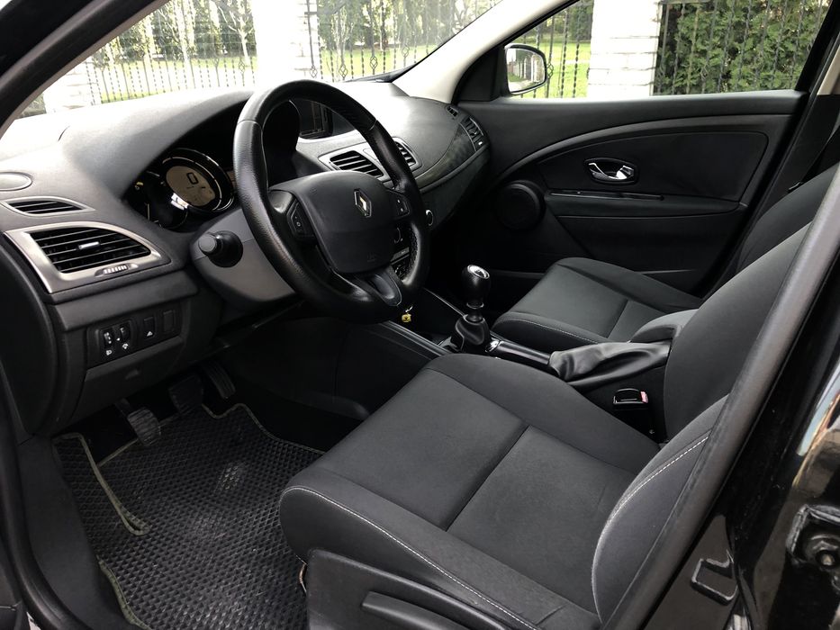 Подам рено меган 2012 рік