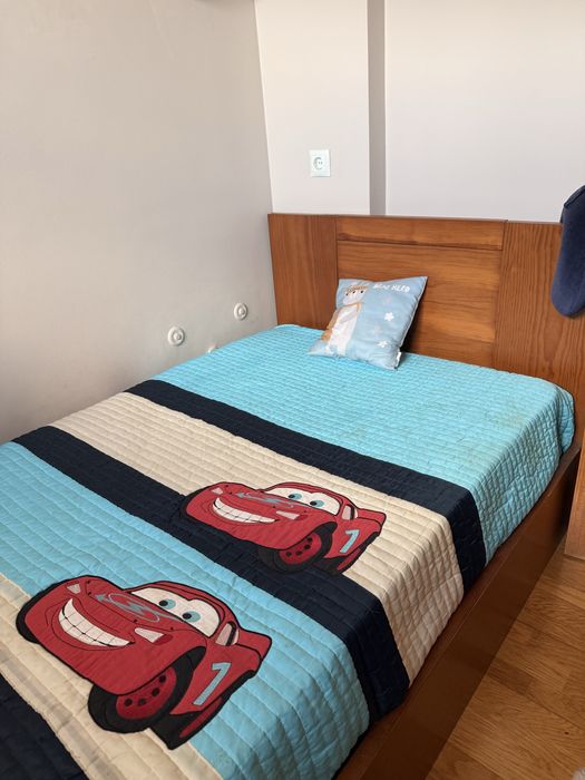 Cama de solteiro + colchao  em bom estado