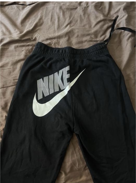 Спортивні штани Nike