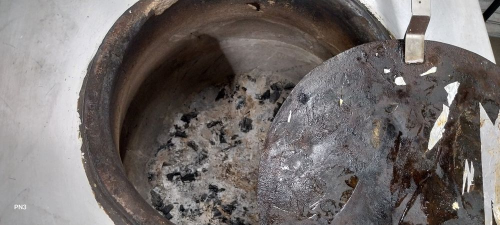 Forno tandoori a carvão
