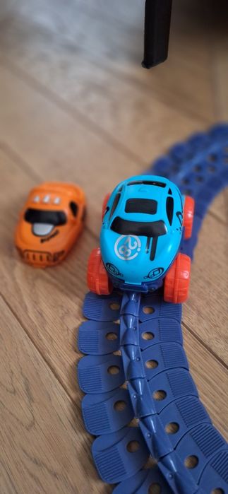 Elastyczny tor wyścigowy dla samochodów