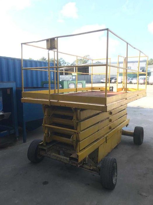 Plataforma Elevatória amarela 8m