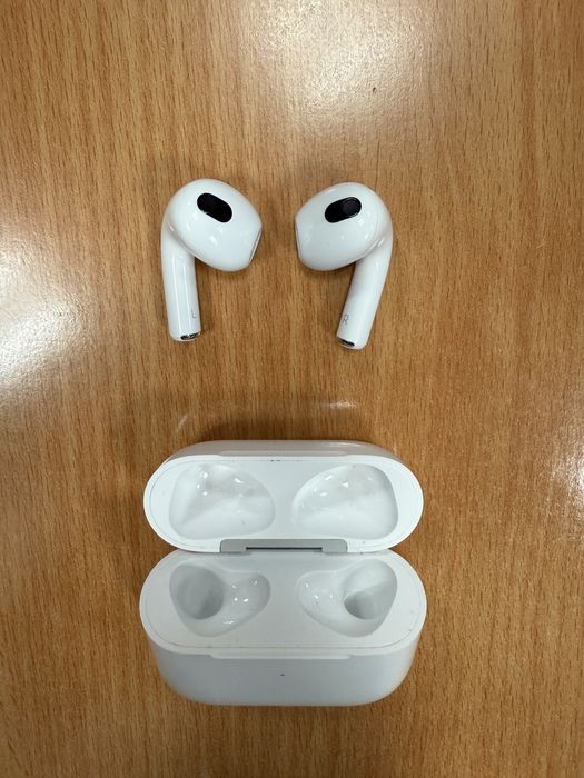 AirPods Apple 3rd  Original Generation with top-up Lightning Case64552792129667120