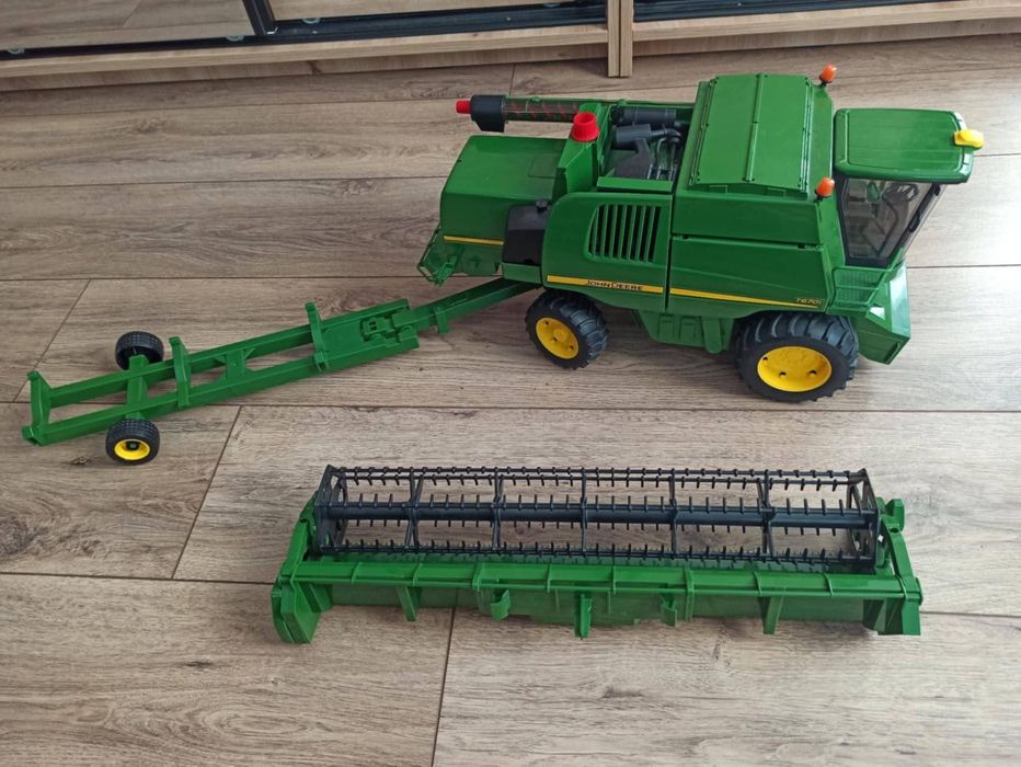 Kombajn zabawka John Deere Bruder