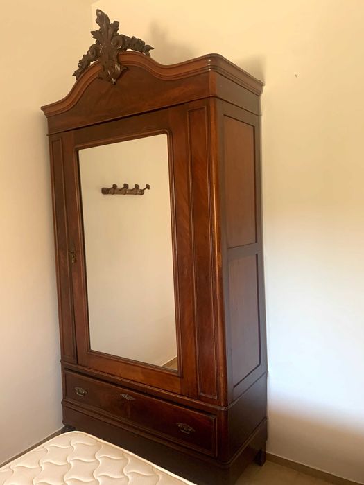 Móvel antigo (roupeiro)